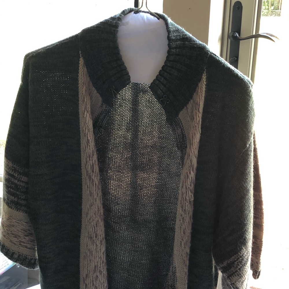 Cover up/ sweater